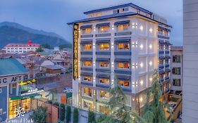 Hotel Central Park Near Dal Lake